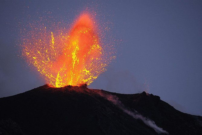 stromboli-sunset-trekking-to-sciara-del-fuoco-ashara