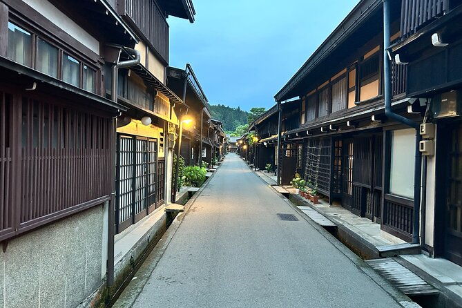 takayama-night-tour-with-local-meal-and-drinks-2