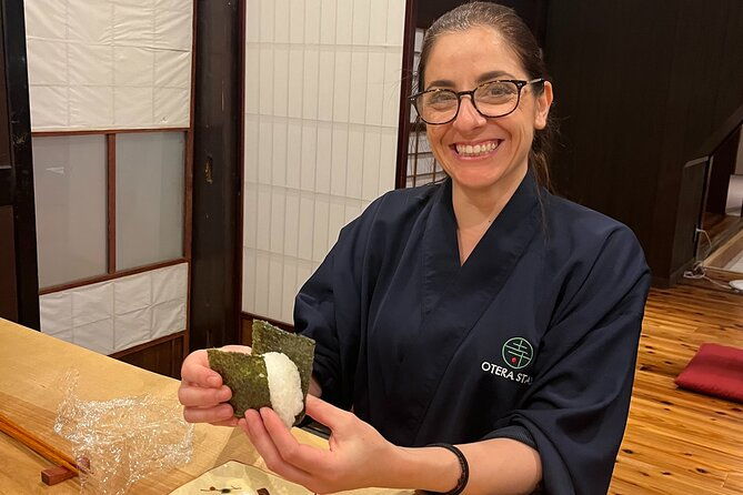 takayama-onigiri-rice-ball-and-miso-soup-making