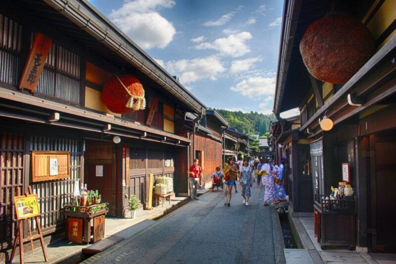 takayama-private-walking-tour-with-a-local-guide
