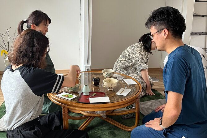tea-ceremony-in-a-century-old-japanese-town-house