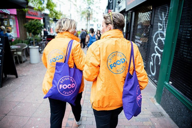 the-brighton-food-and-beer-walking-tour-min-8-people