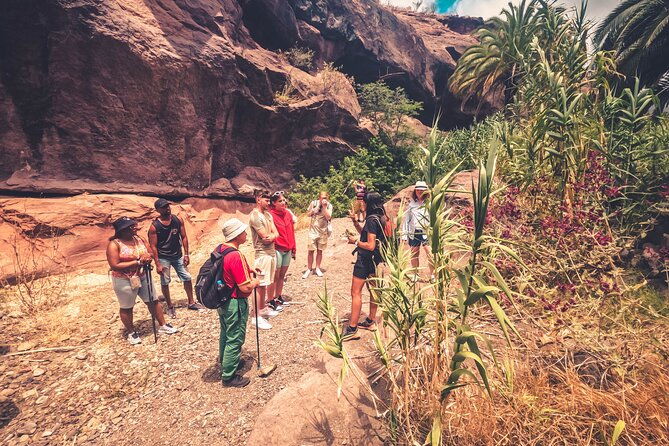 the-red-canyon-tour-small-group-trip-with-local-food-tasting-%e3%83%84