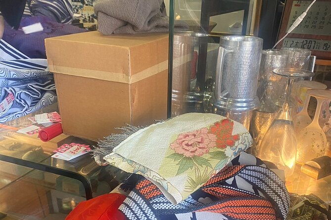 tour-of-antique-shops-cultural-stores-known-only-to-the-locals