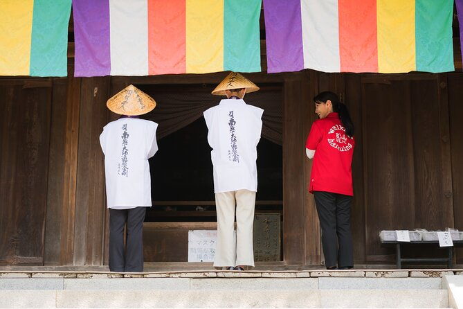 town-walk-matsuyama-goes-ishiteji-pilgrimage-experience