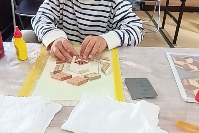 traditional-yosegi-coaster-making