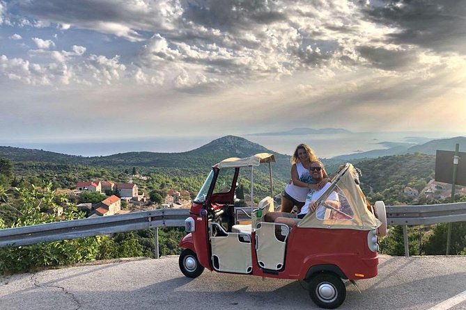 tuk-tuk-sightseeing-tour-of-hvar