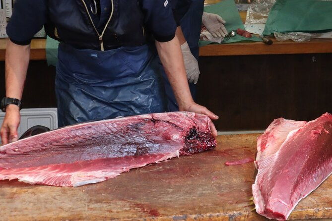 tuna-auction-in-toyosu-and-tsukiji-fish-market-tour