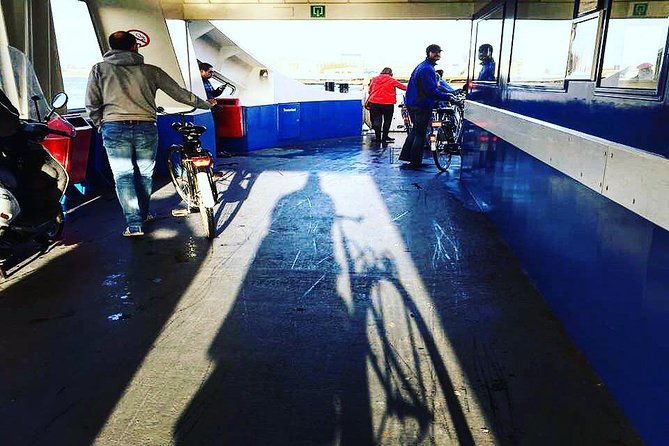 urban-adventures-amsterdam-bike-tour-graffiti-and-magnet-fishing