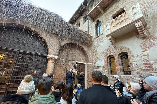 verona-small-group-walking-tour-with-cable-car-and-arena-tickets