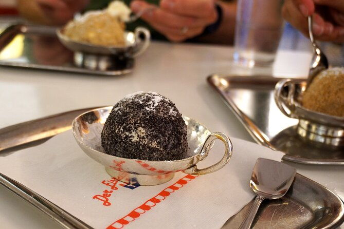 vienna-dessert-tour-homemade-cakes-strudels-hidden-caffes