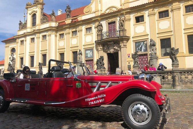 vintage-cars-prague-grand-city-tour-150min-1-6-pers-25hrs