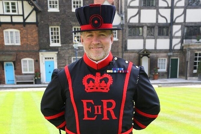vip-tower-of-london-and-crown-jewels-tour-with-private-beefeater-meet-greet