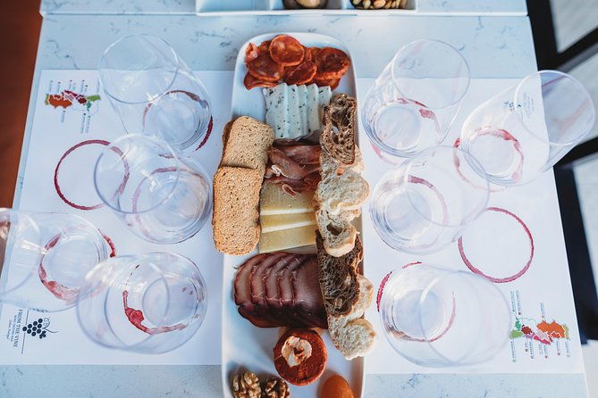 wine-and-cheese-tasting-lunch-in-portuguese-wine-bar
