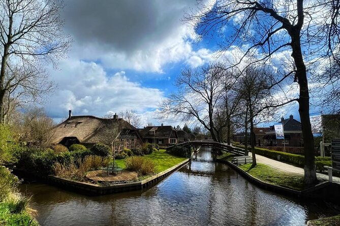 zaanse-schans-and-giethoorn-unique-day-trip-with-boat-cruise