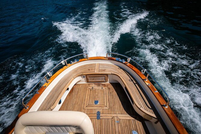1h-private-cruise-on-a-beautiful-wooden-speedboat-on-lake-como