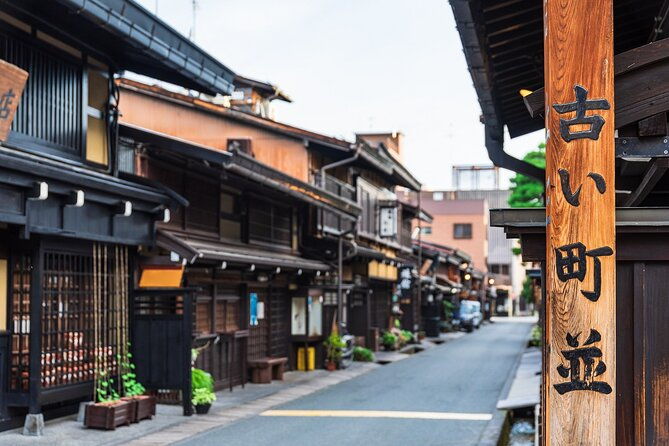 2-day-bus-tour-to-shirakawago-hida-no-sato-winter-illumination