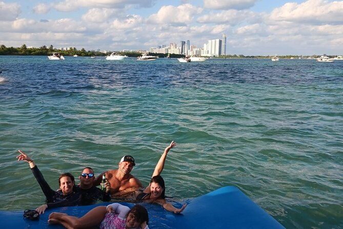 2-hours-private-miami-boat-tour-with-champagne