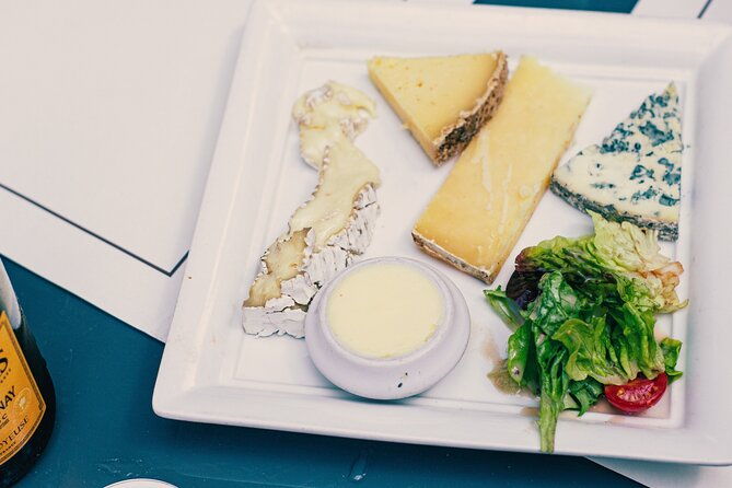a-morning-in-paris-food-tour-croissants-baguettes-chocolate