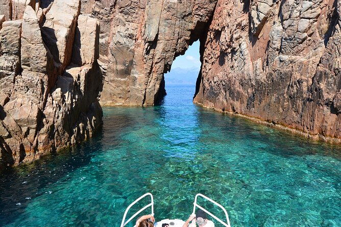afternoon-in-scandola-and-creeks-of-piana-with-stop-in-girolata