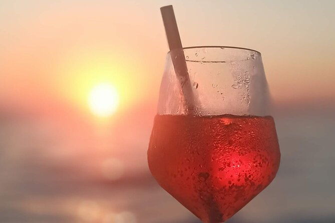 aperitif-on-a-boat-at-sunset-porto-venere-and-islands