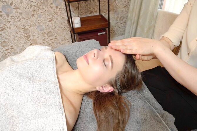 aroma-massage-with-cherry-blossom-infused-oil