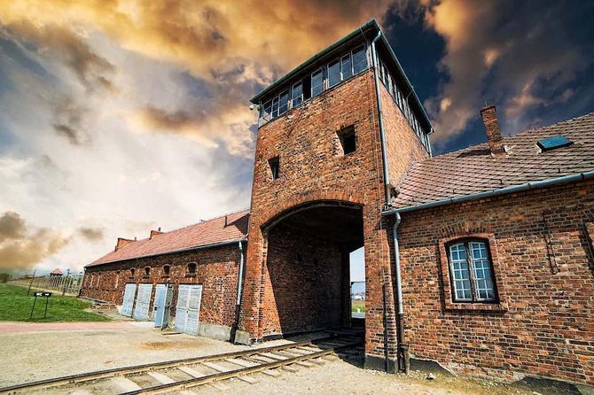 auschwitz-birkenau-guided-tour-from-krakow-with-pickup-options
