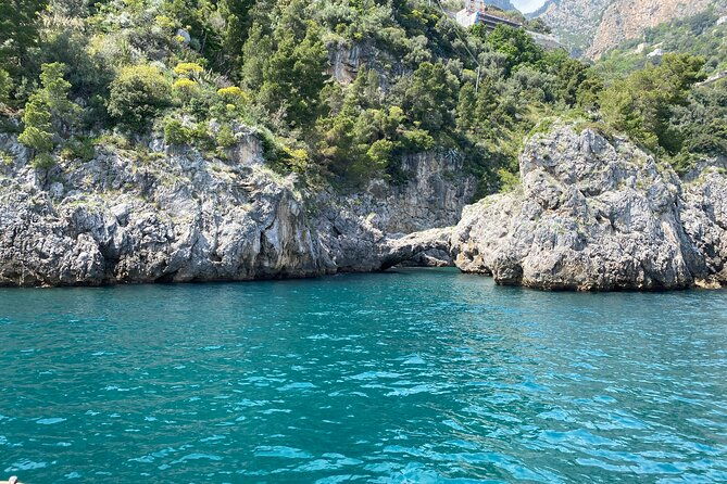 boat-tour-of-the-amalfi-coast-with-aperitif
