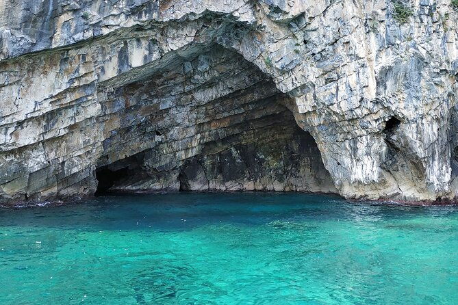 boat-trip-sea-caves-of-thetis