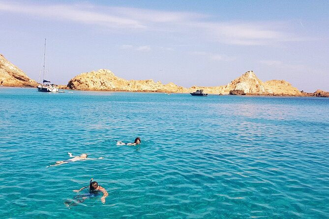 boat-trip-through-the-coves-of-northern-menorca-from-fornells