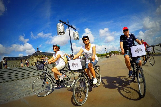 bordeaux-essentials-sightseeing-bike-tour-with-a-local-guide