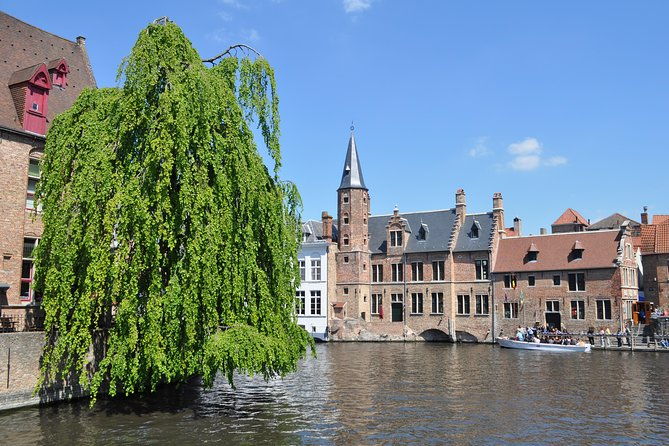 bruges-by-bike-with-friends-and-family