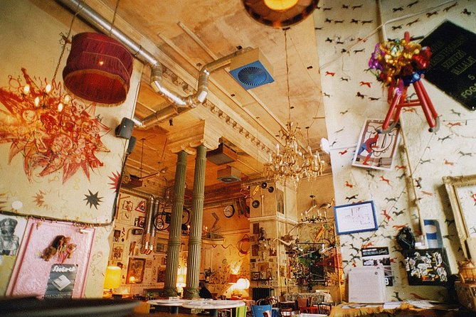 budapest-ruin-bar-tour-with-local-drinks-street-food
