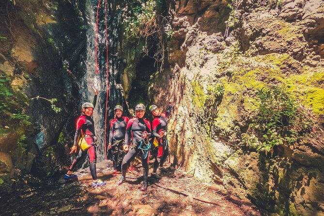 canyoning-with-waterfalls-in-the-rainforest-small-groups-%e3%83%84