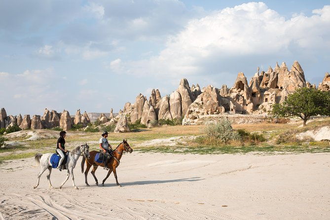 cappadocia-sunset-horse-riding-through-the-valleys-and-fairy-chimneys