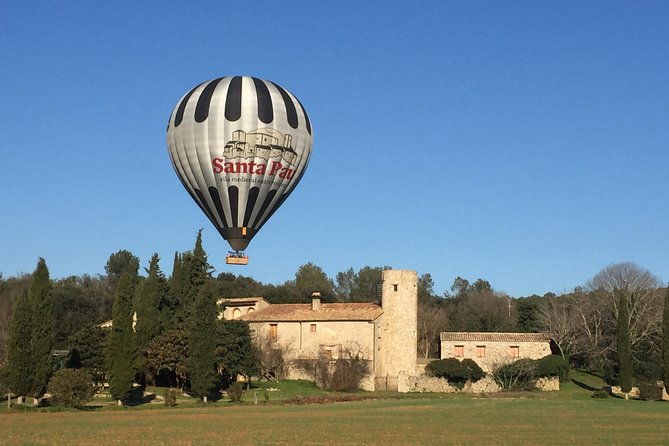 catalonia-hot-air-balloon-ride-and-breakfast-over-the-volcanoes-of-la-garrotxa