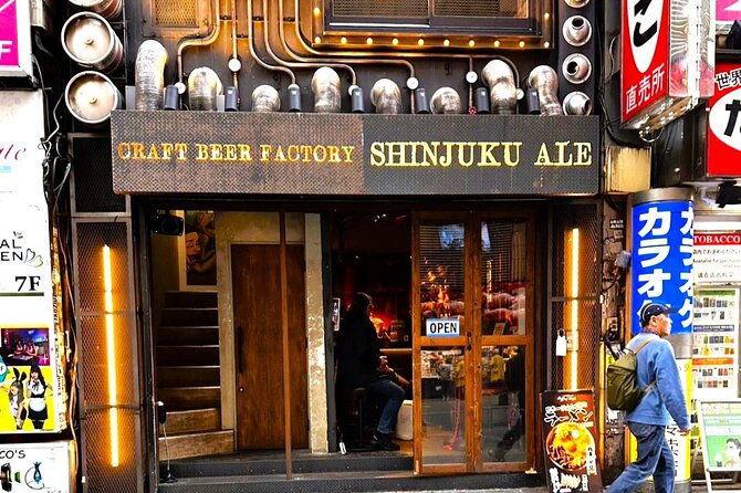 cheers-bar-hopping-tour-w-a-local-guide-in-shinjuku-kabukicho
