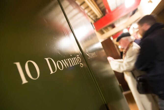 churchill-war-rooms-behind-the-glass-and-private-car-tour