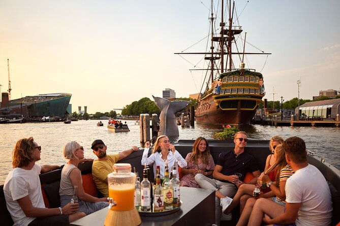 classic-salonboat-tour-in-amsterdam-including-cheese-and-wine