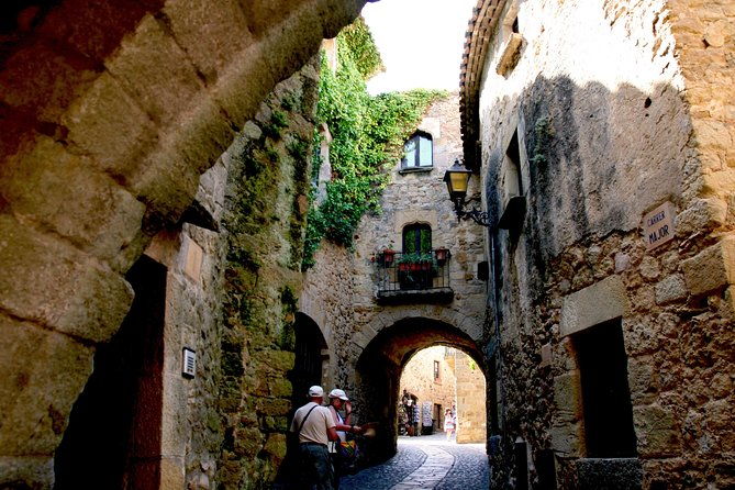 costa-brava-and-medieval-villages-small-group-from-girona