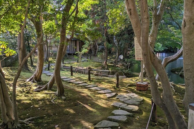 day-tour-from-kanazawa-gold-leaf-japanese-sweets-and-ninja-star