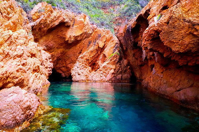 departure-from-saint-raphael-the-creeks-of-esterel
