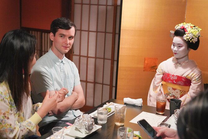 dinner-with-maiko-in-a-traditional-kyoto-style-restaurant-tour