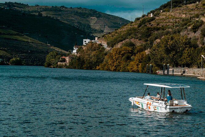 douro-valley-1h-solar-boat-experience-two-wine-tasting
