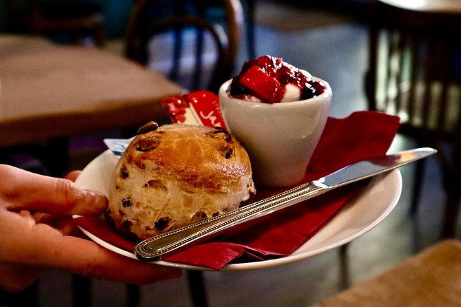 edinburgh-private-walking-food-tour-with-secret-food-tours