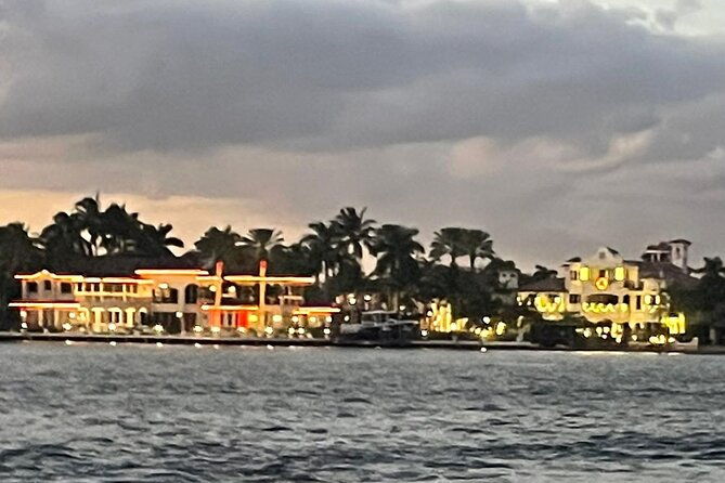 evening-boat-cruise-through-downtown-ft-lauderdale