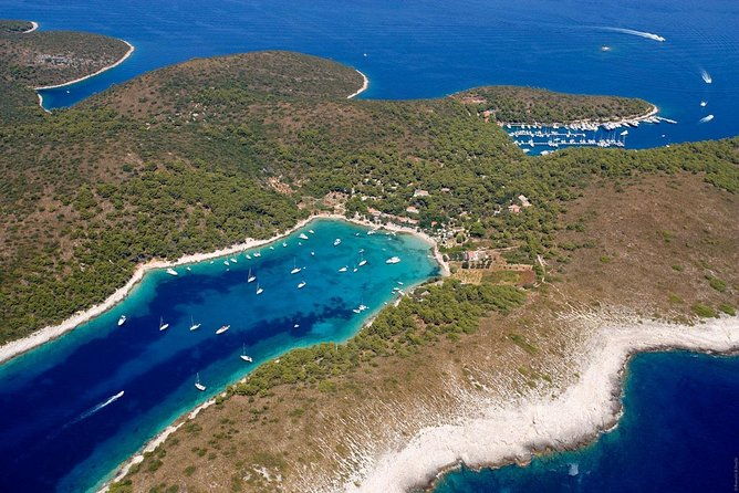 exclusive-private-tour-red-rocks-pakleni-islands