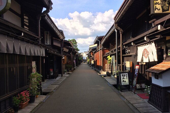 experience-takayama-old-town-morning-markets-in-1-hour