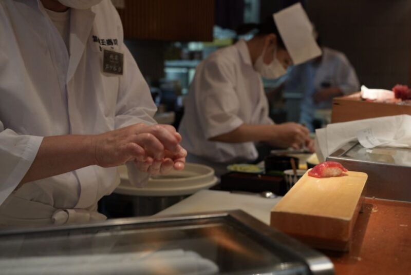 experience-tsukiji-culture-and-food%ef%bd%9csushi-sake-comparison