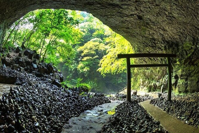 from-fukuoka-day-trip-to-miyazaki-takachiho-gorge-shrine-2